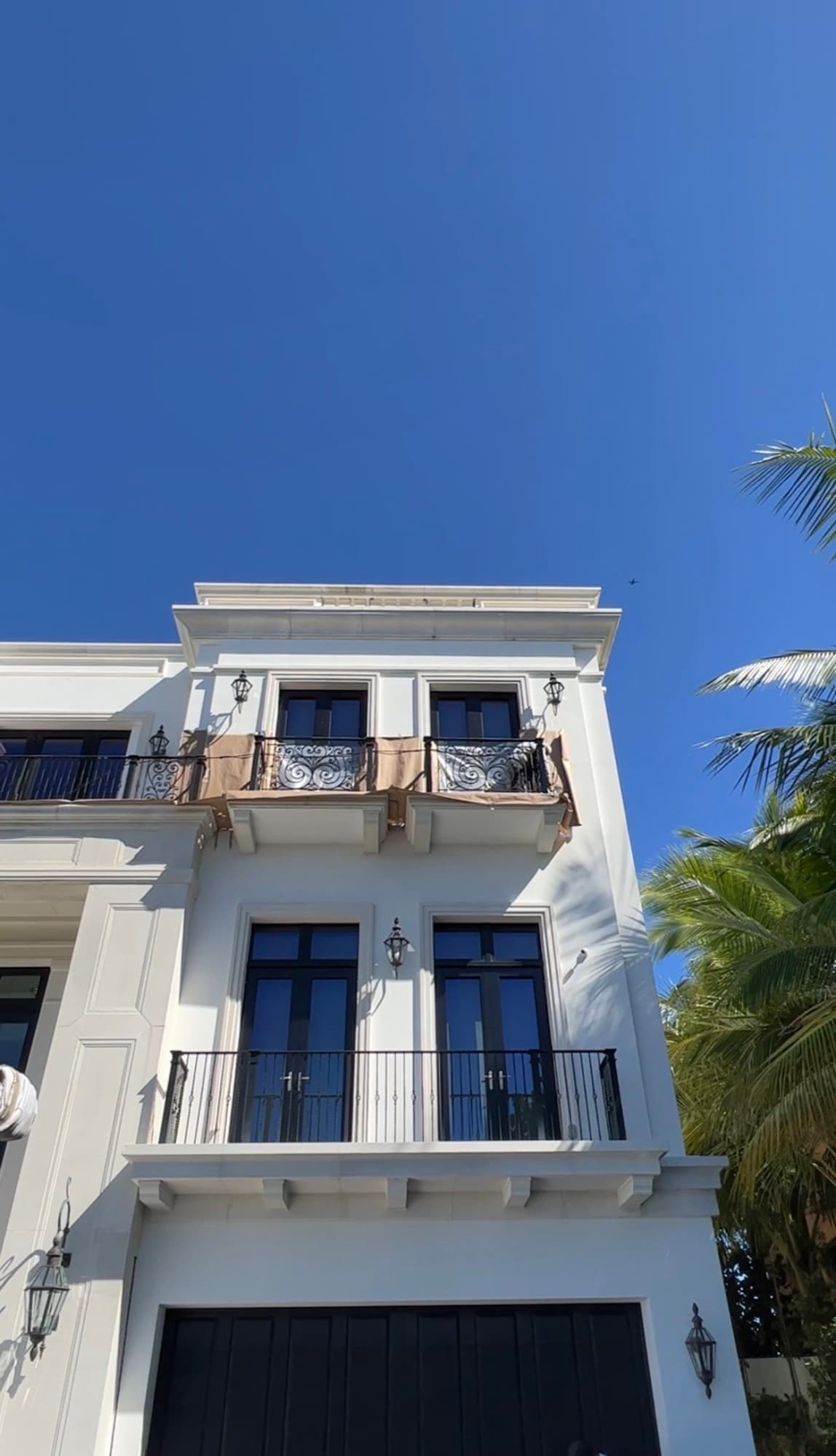 Balcony railing finish